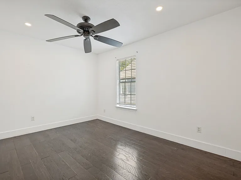 4624 San Jacinto St #B — Photo 10