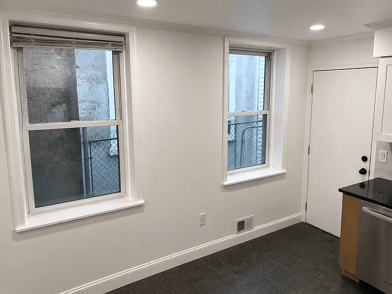 2117 E Cumberland St — Photo 15
