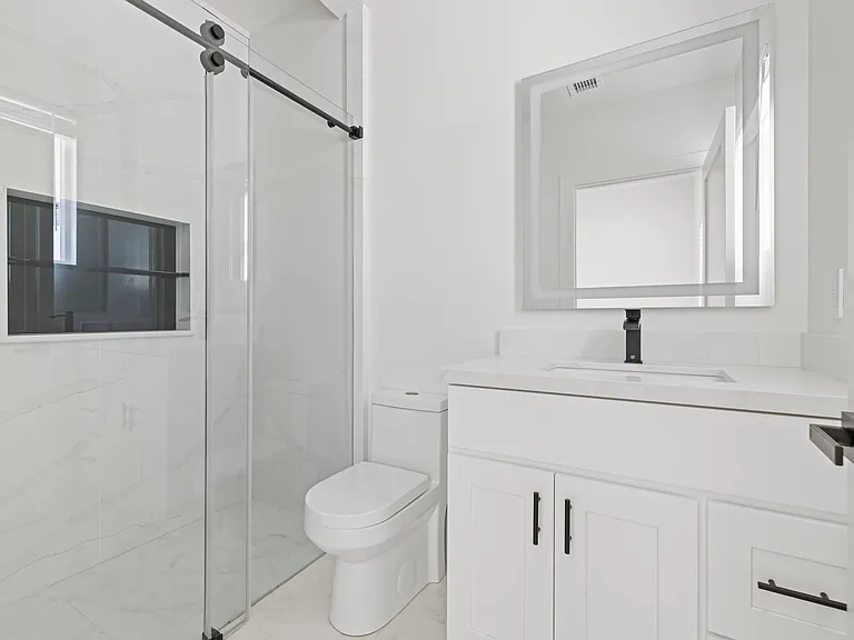 15209 Cohasset St — Photo 34