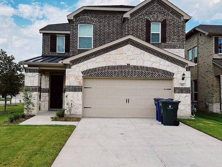 741 Creekwater Ln — Photo 1