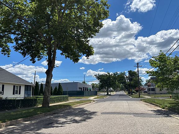 5th image of 404 4th St