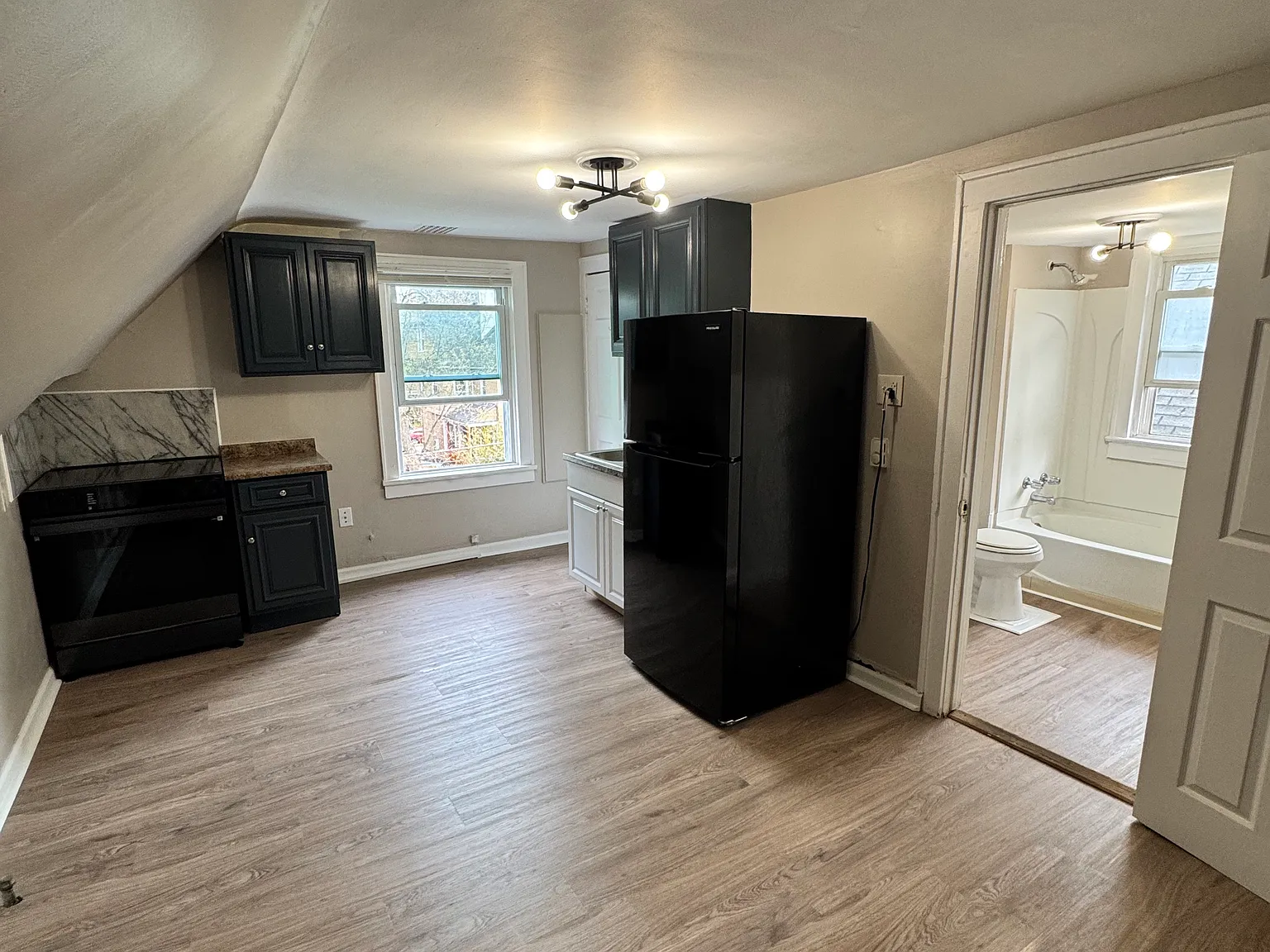 2 bed, 850 sqft, $1,150 — Photo 2