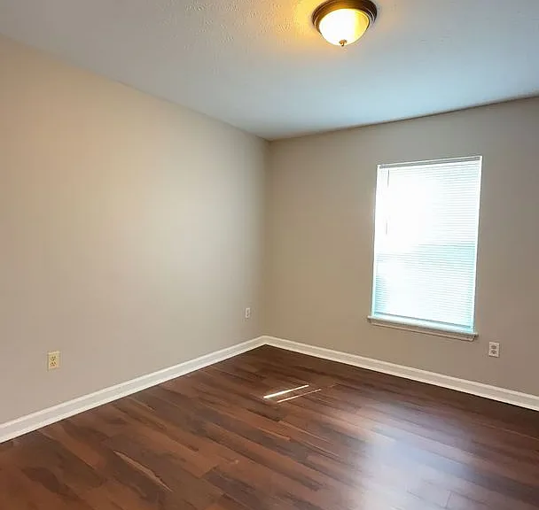 2710 W Kentucky St — Photo 9