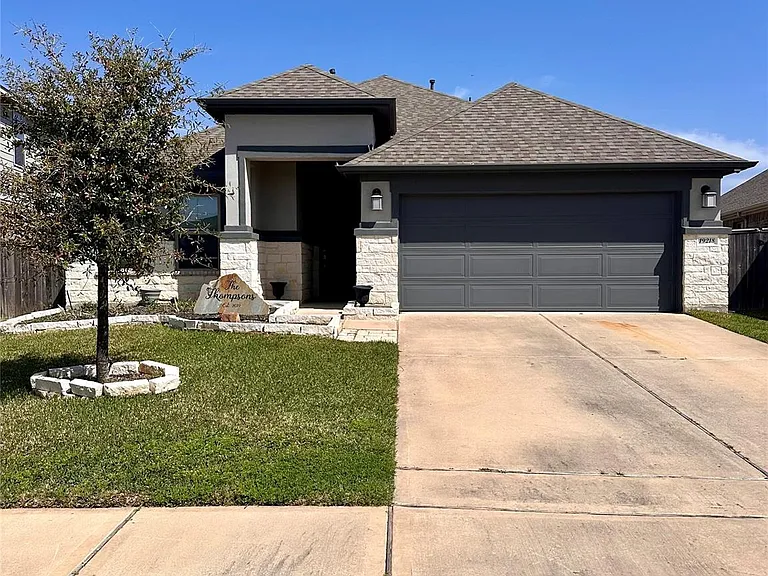 19218 Jenny Creek Ct — Photo 2
