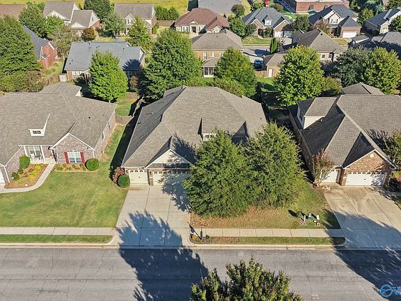 2nd image of 123 Castlewood Dr