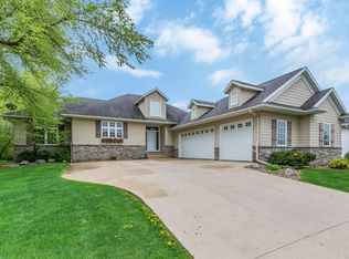 1500 Maple St, Robins, IA 52328