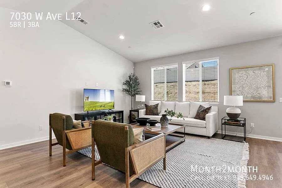 Spacious Castle on Ave L12 — Photo 4