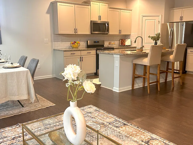 828 Royal Red Ct — Photo 16