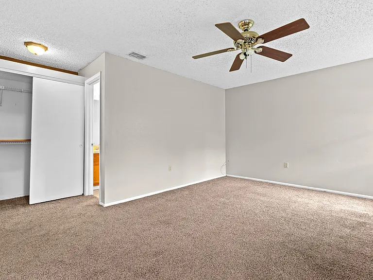 629 Stillview Cir — Photo 17