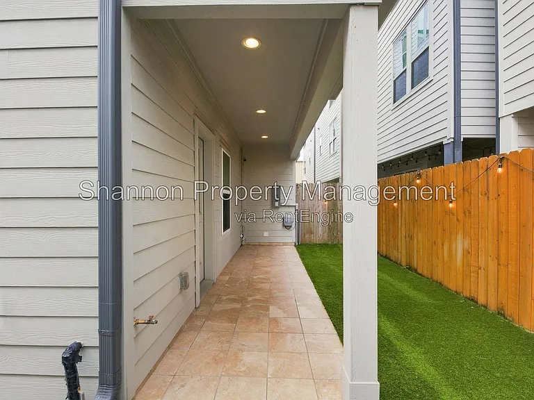 849 Fisher St #D — Photo 34