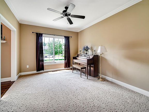 3rd image of 23 Browning Ln