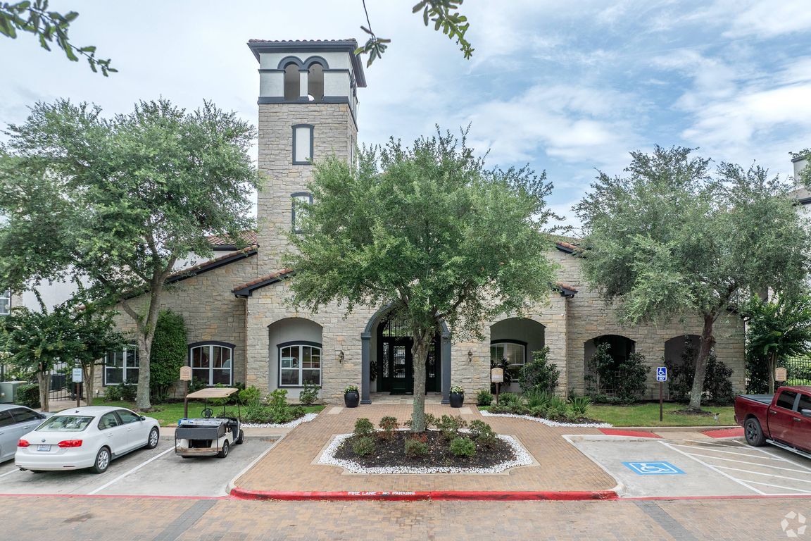 Elegant Clubhouse at Amalfi at Tuscan Lakes