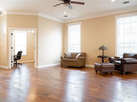 5th image of 8427 Lauren Dr