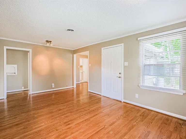 4613 Braeburn Dr — Photo 3