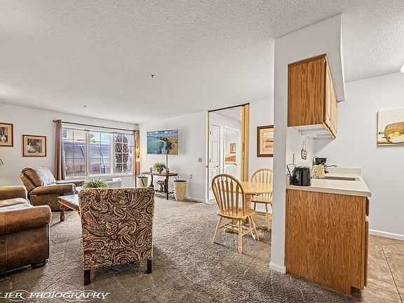 3rd image of 555 Highland Dr. #204