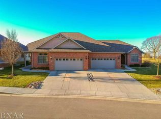 5 Saint Ivans Cir, Bloomington, IL