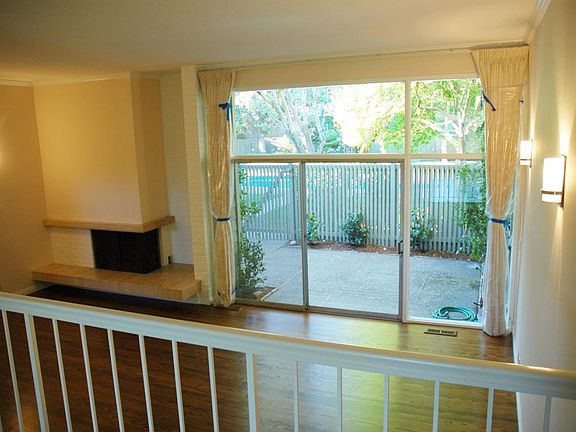 3rd image of 659 Fox Ct E