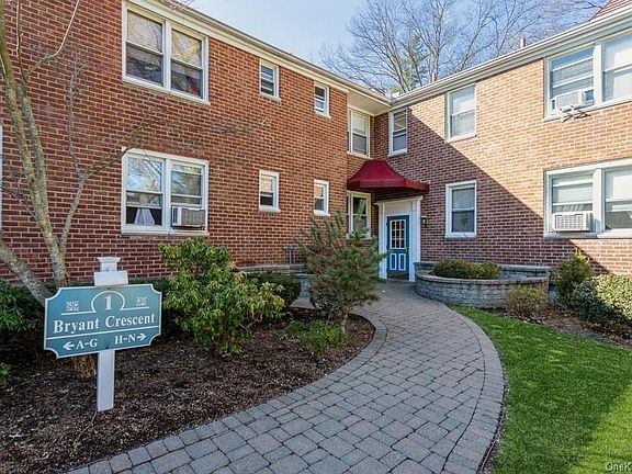 2nd image of 1 Bryant Cres Suite 1N