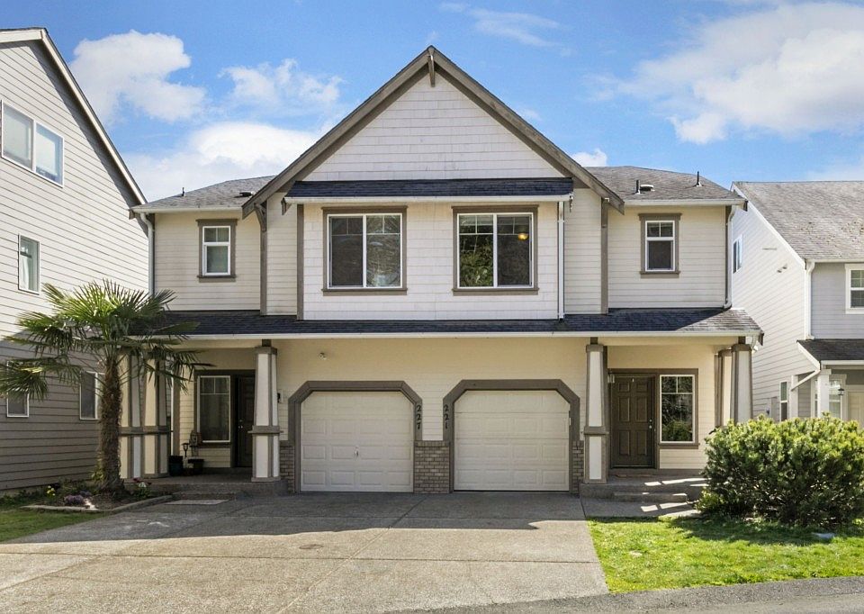 1st image of 221 NE Miramar Cir