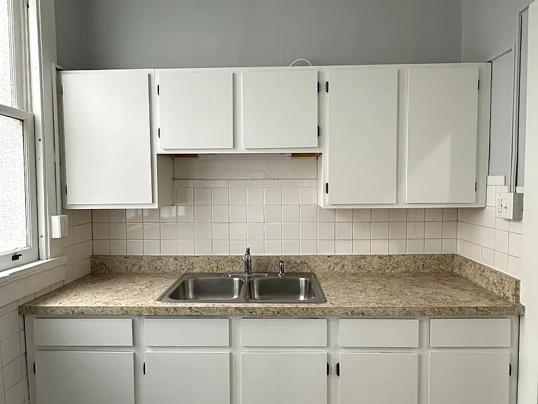 607 E 5th St #15 — Photo 11