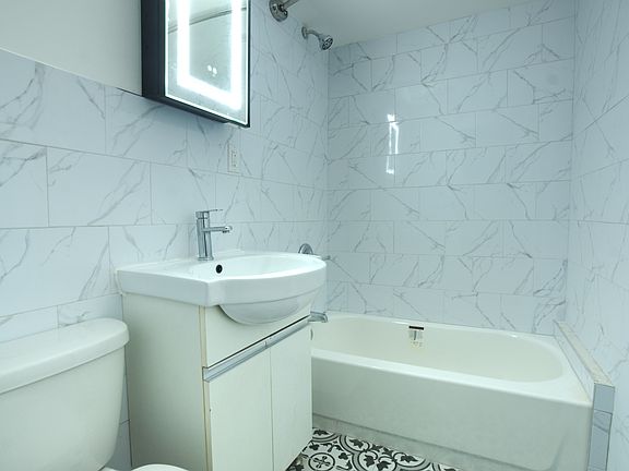 5th image of 459 Halsey St APT 1