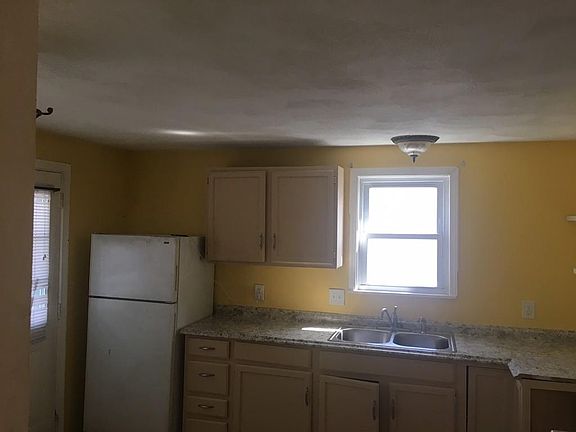 4th image of 12 Brownville Ave