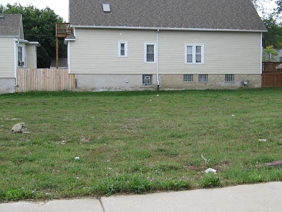 2nd image of 307 E Center St