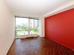 4th image of 330 W Diversey Pkwy APT 703
