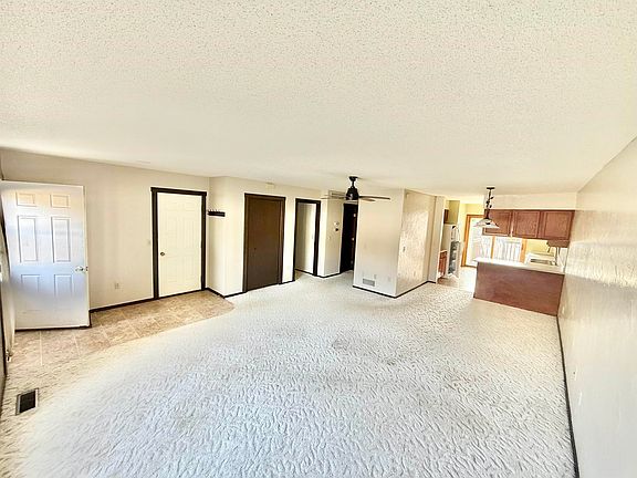 3rd image of 1425 Lookout Valley Ct