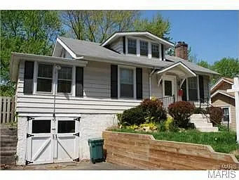907 N Woodlawn Ave photo 1