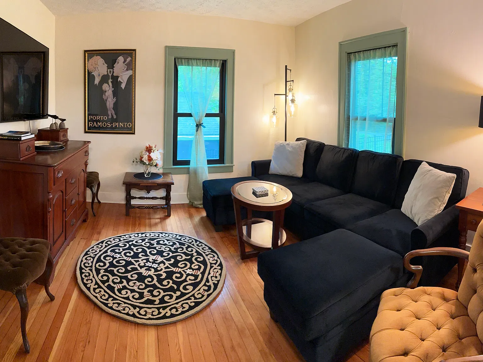 2 bed, 1000 sqft, $2,210 — Photo 3