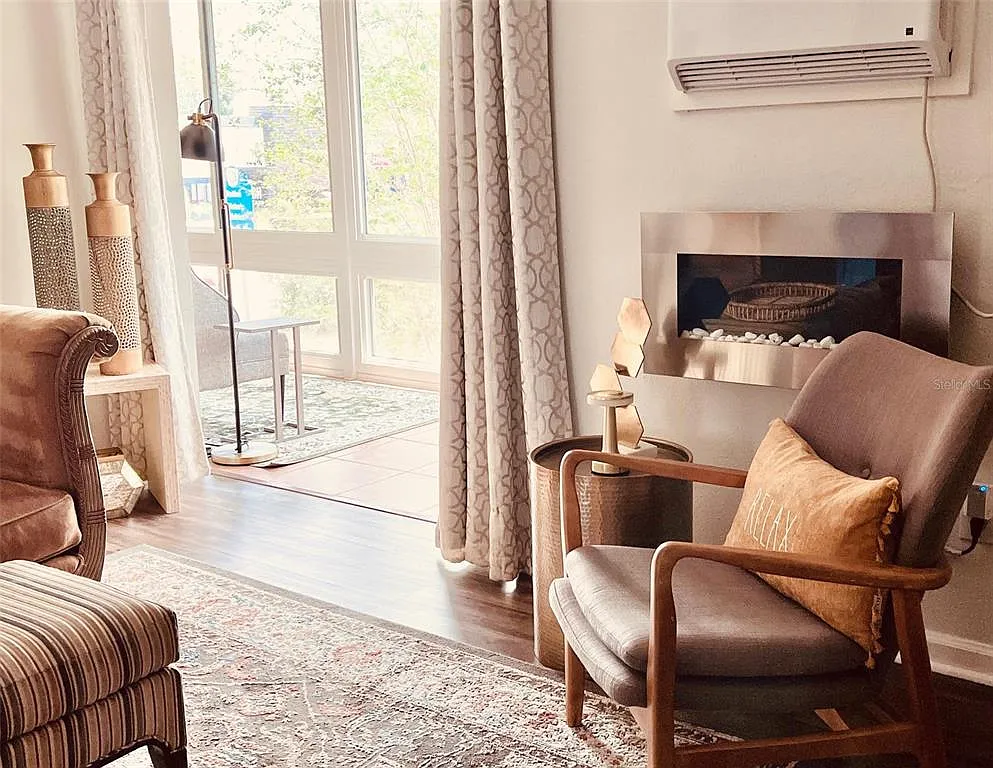 2 bed, 1.0 bath, 800 sqft, $2,100 — Photo 4