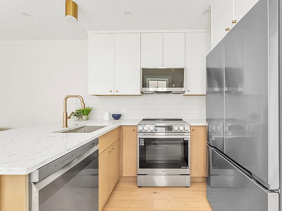4th image of 3915 Washington St #1