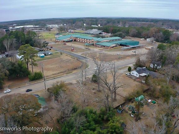 5th image of 812 Tioga Rd