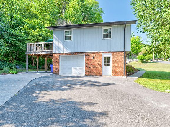3rd image of 3611 Belmont Cir NW