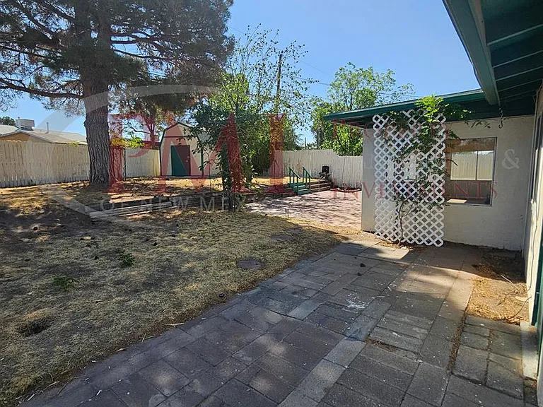 1735 S Locust St — Photo 29