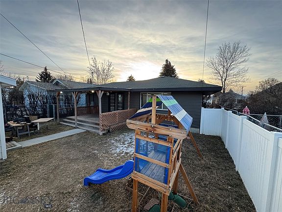 3rd image of 1902 Stuart Ave