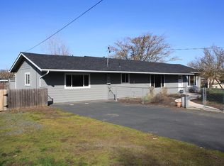 890 Coutant Ln, Grants Pass, OR 97527