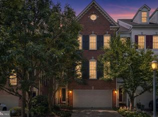 811 Oak Knoll Ter, Rockville, MD 20850
