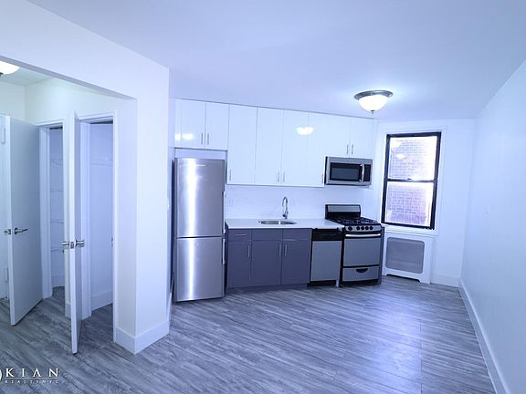 2nd image of 13261 Sanford Ave APT 6D