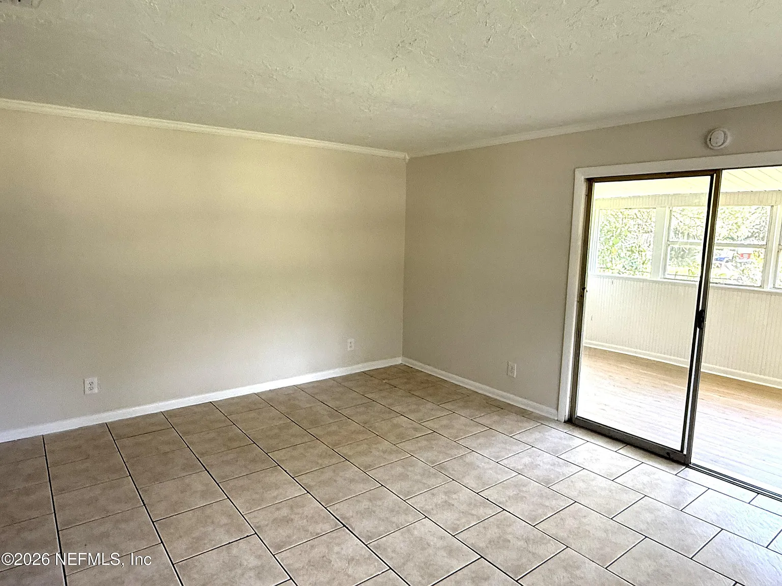 3 bed, 1.5 bath, 1175 sqft, $1,435 — Photo 2