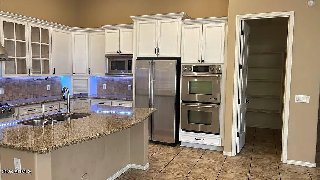 6 bed, 3.5 bath, 4342 sqft, $4,995 — Photo 3