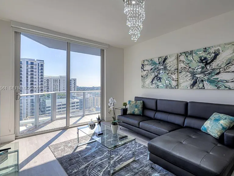 1010 SW 2nd Ave #1901 — Photo 4