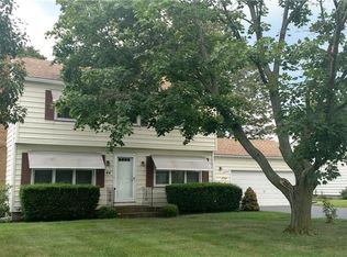 44 Sunflower Dr, Rochester, NY 14621