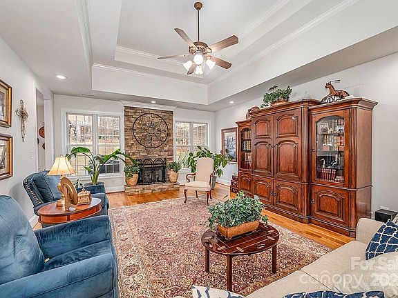 5th image of 176 Patternote Rd