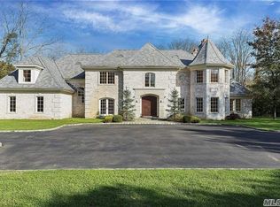 8 Roads End, Glen Head, NY 11545