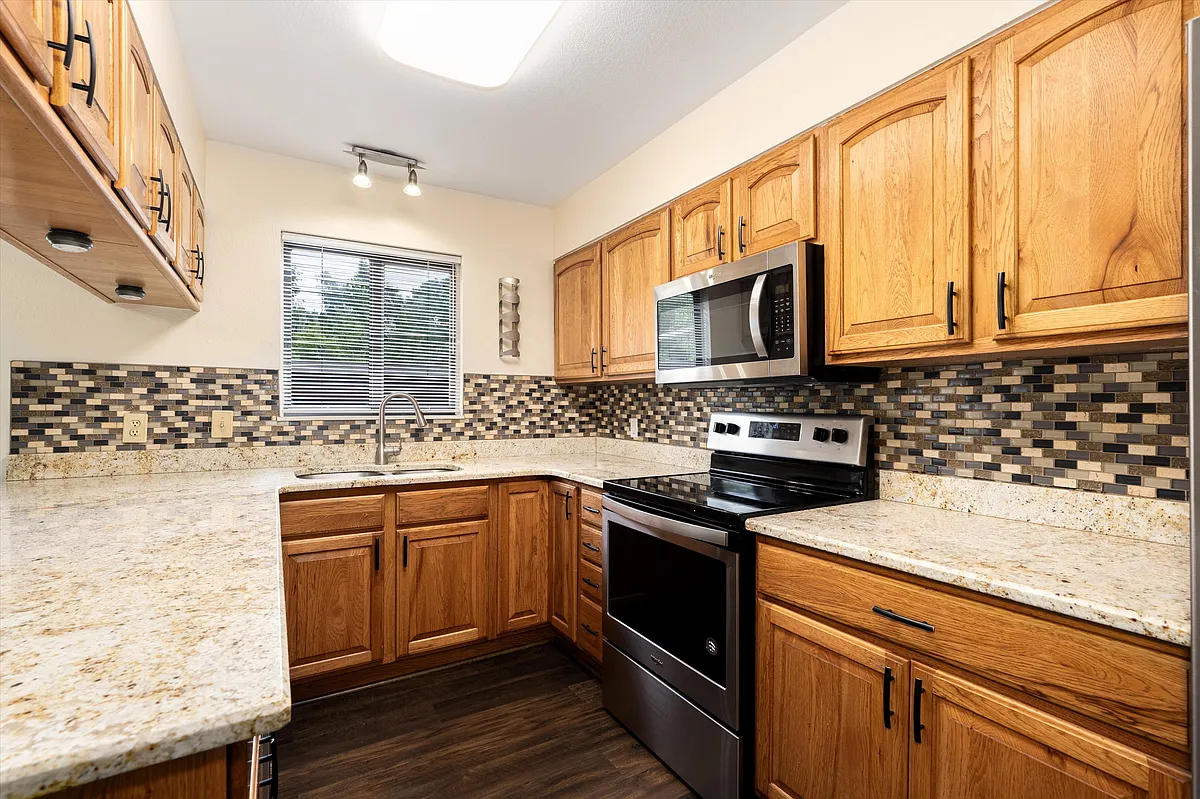 Building Photo - 562 Vance St #D-9