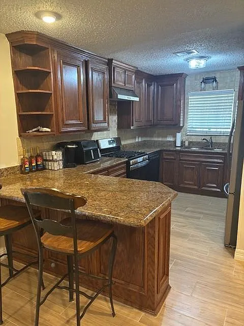 4 bed, 2.0 bath, 1522 sqft, $1,950 — Photo 3
