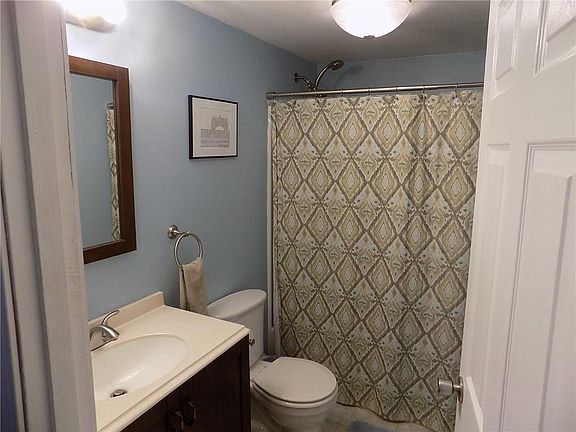 5th image of 84 Bartlett Dr