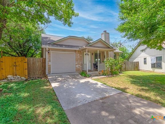 2nd image of 1001 Fairlawn Cv